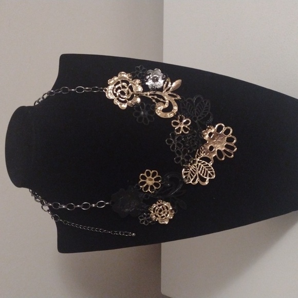 Charming Charlies black and gold tone metal floral necklace with rhinestones - Picture 6 of 11